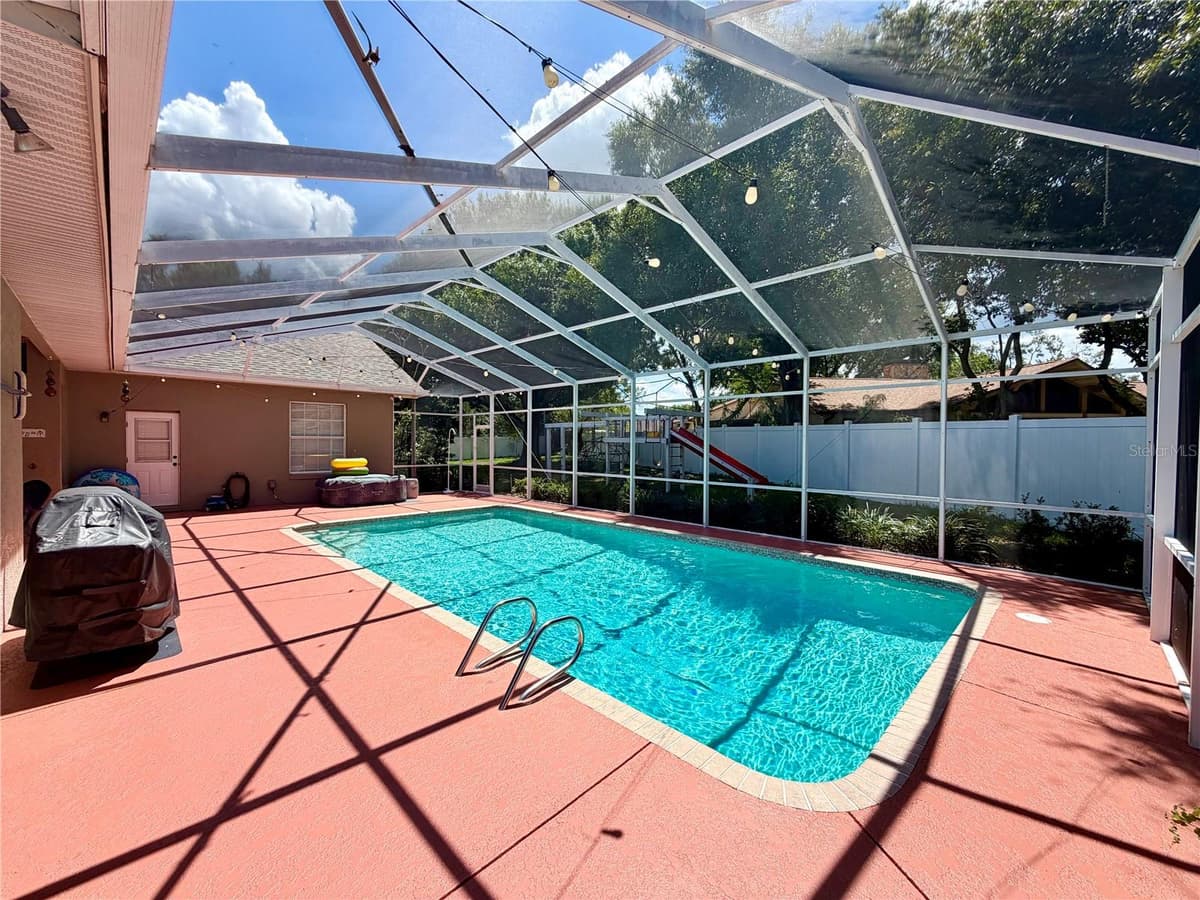 405 VALLEY COURT — photo 20 of 88