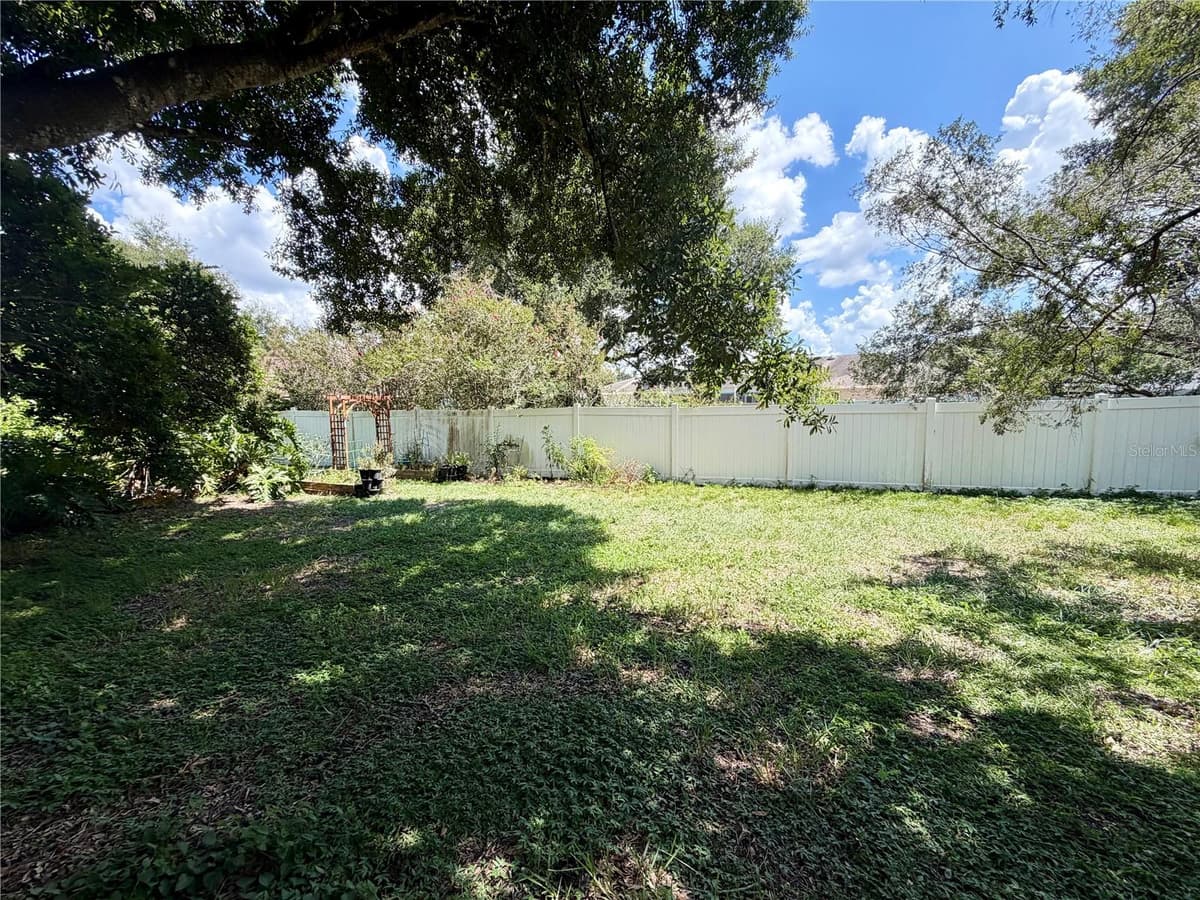 405 VALLEY COURT — photo 14 of 88