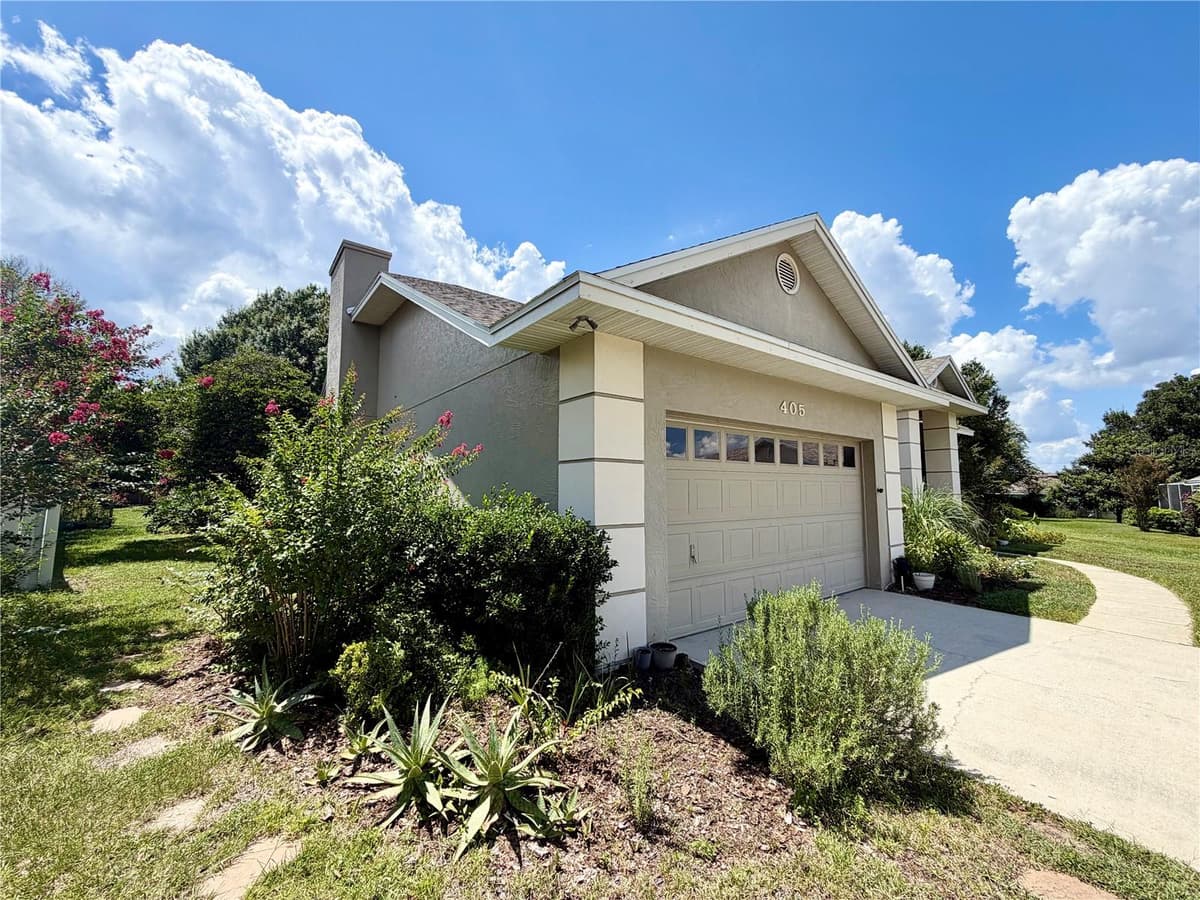 405 VALLEY COURT — photo 4 of 88