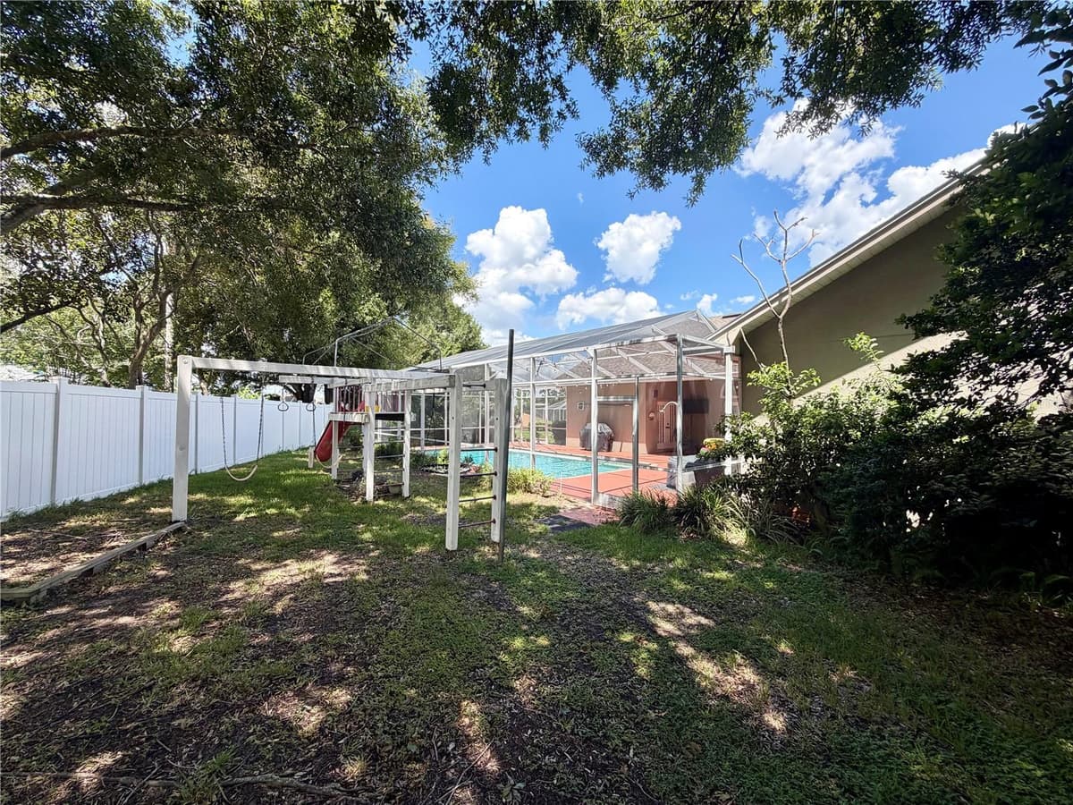 405 VALLEY COURT — photo 13 of 88