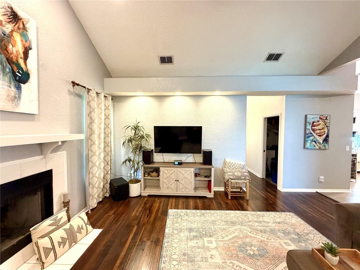 405 VALLEY COURT — photo 44 of 88