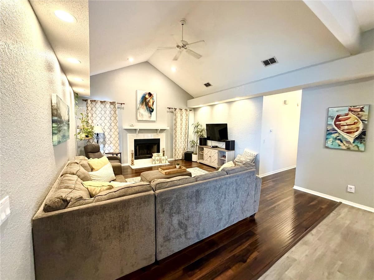 405 VALLEY COURT — photo 38 of 88