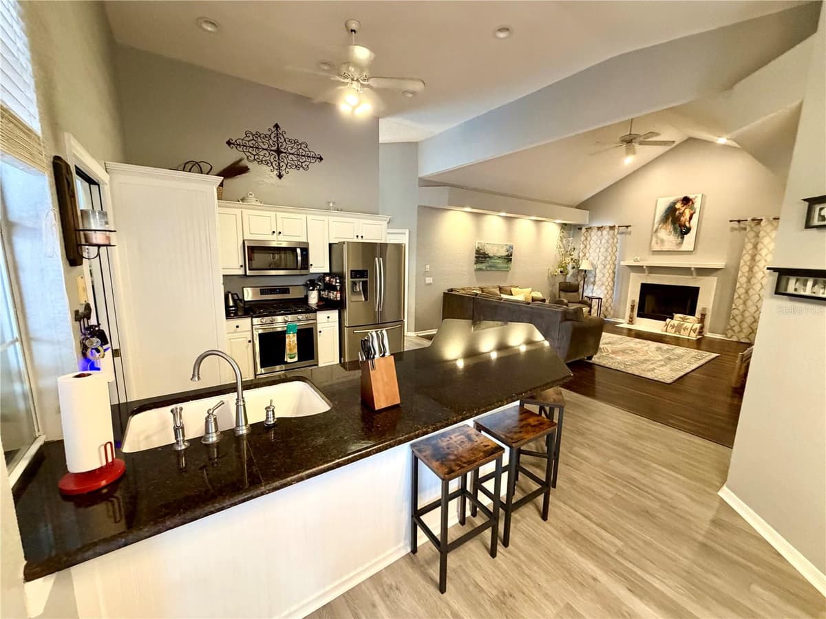 405 VALLEY COURT — photo 49 of 88
