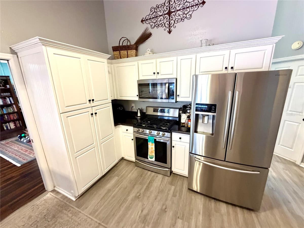 405 VALLEY COURT — photo 55 of 88