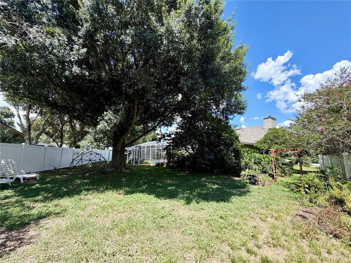 405 VALLEY COURT — photo 15 of 88