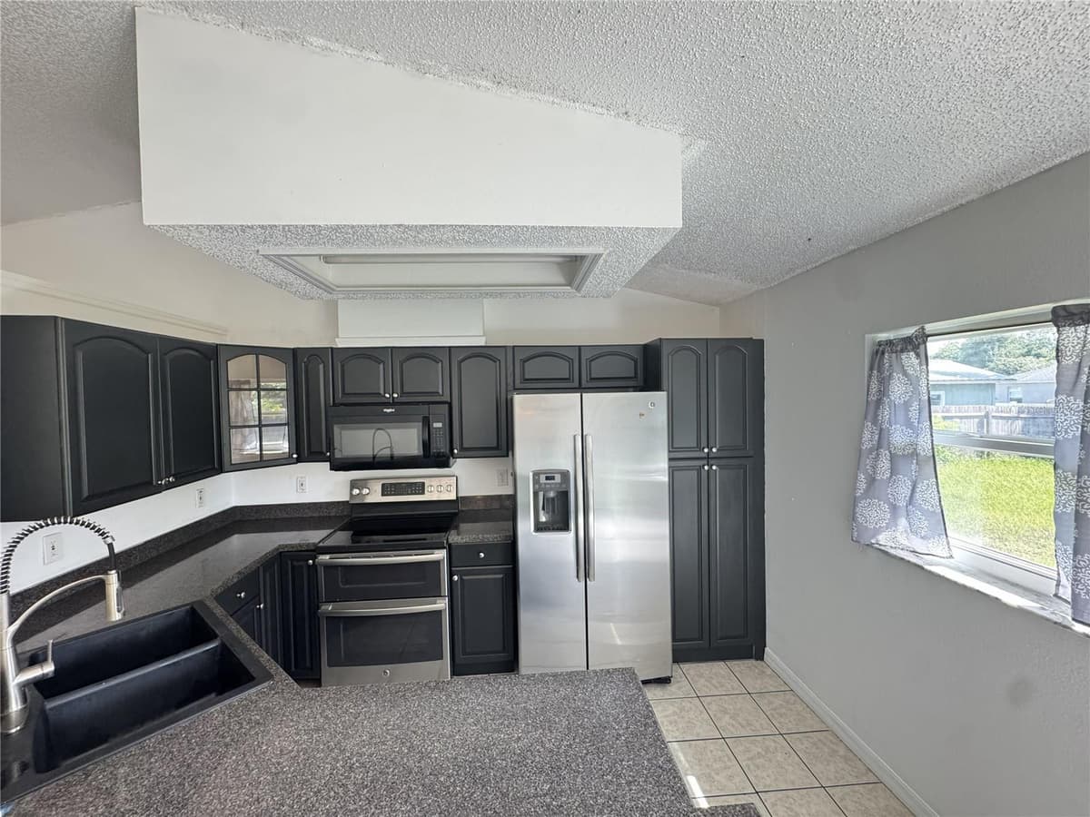 393 WALNUT AVENUE — photo 7 of 24