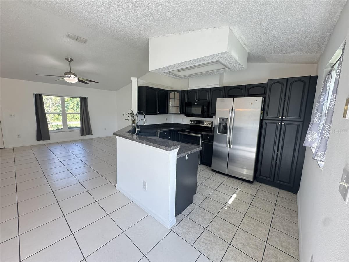 393 WALNUT AVENUE — photo 5 of 24
