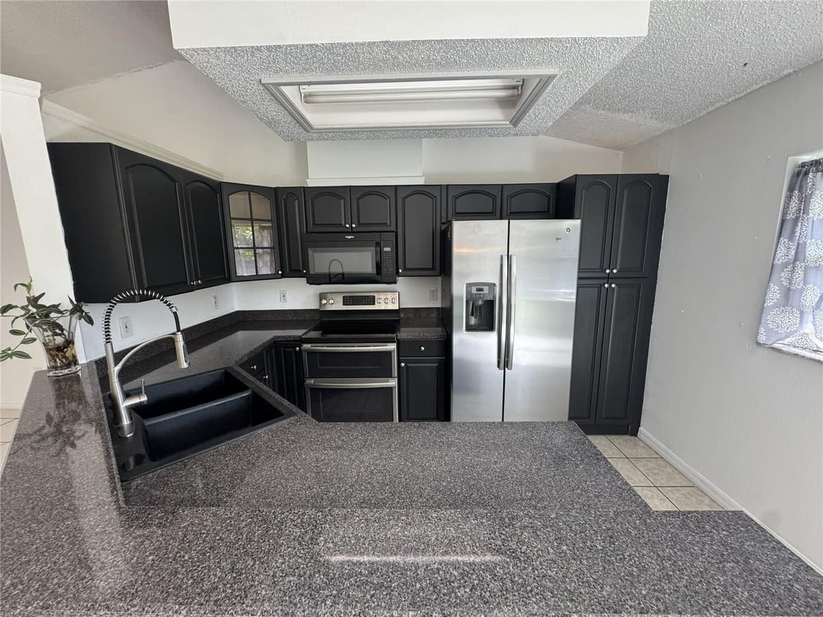 393 WALNUT AVENUE — photo 11 of 24