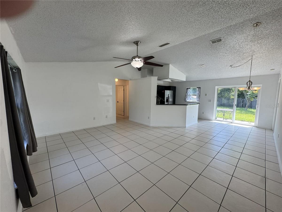 393 WALNUT AVENUE — photo 3 of 24