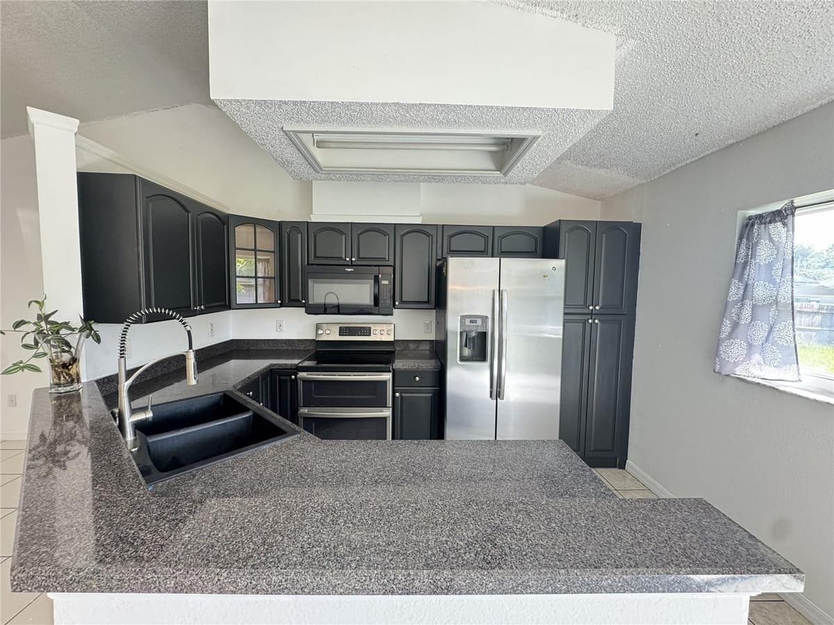 393 WALNUT AVENUE — photo 9 of 24