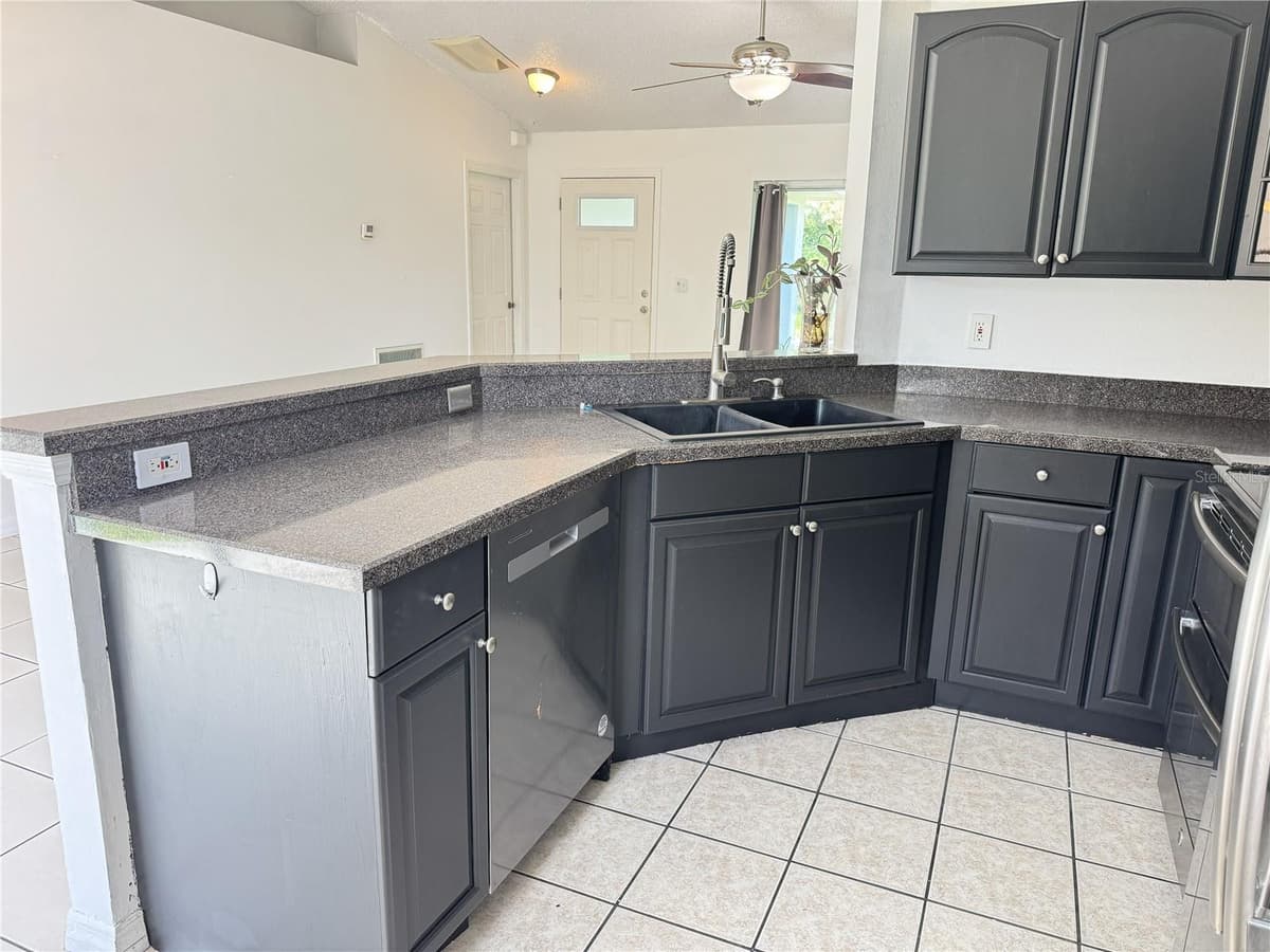 393 WALNUT AVENUE — photo 10 of 24