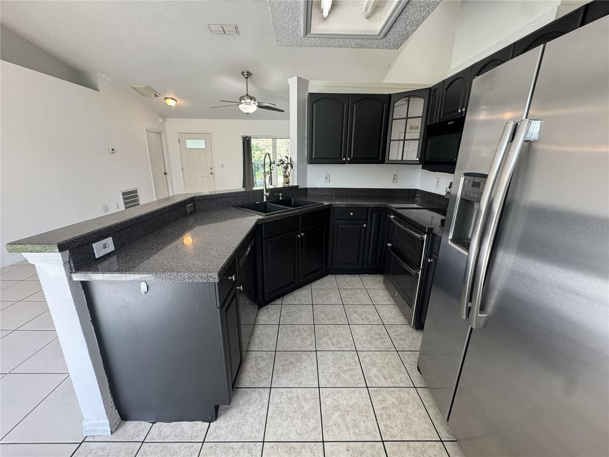 393 WALNUT AVENUE — photo 6 of 24