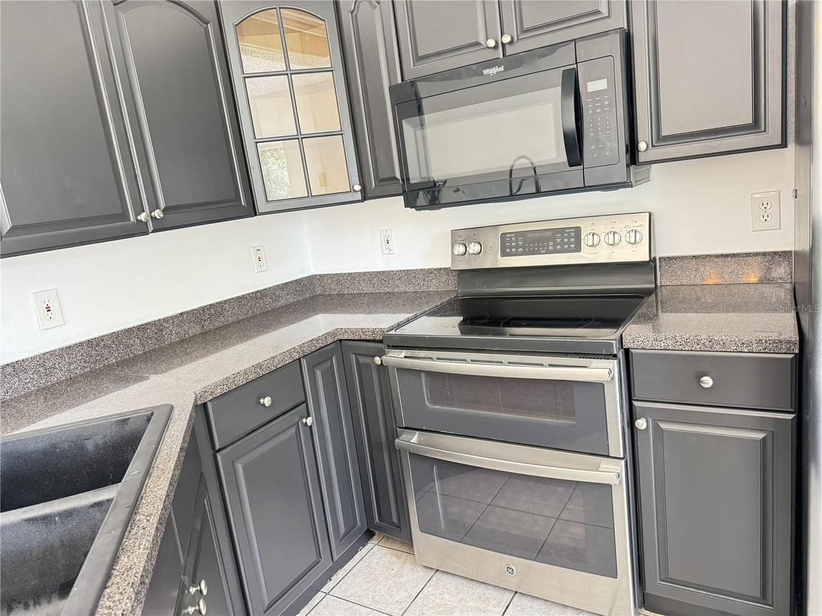 393 WALNUT AVENUE — photo 8 of 24