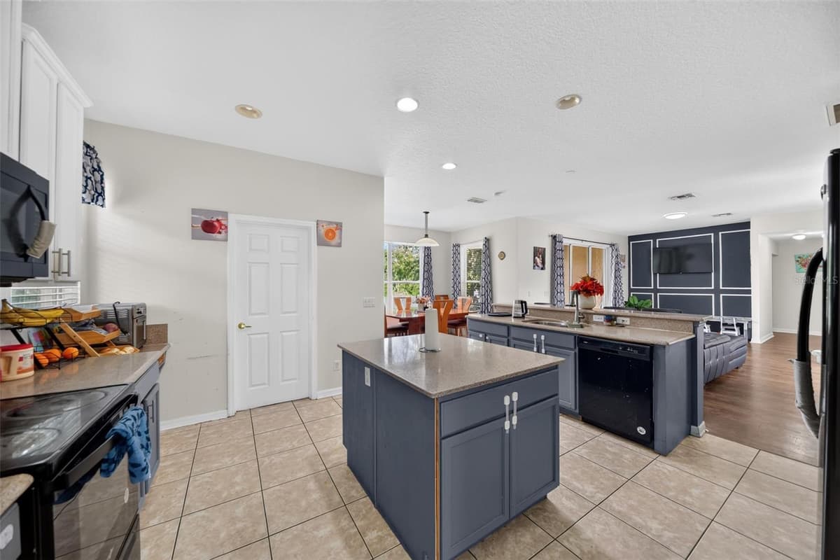2100 LAUREL BLOSSOM CIRCLE — photo 7 of 29