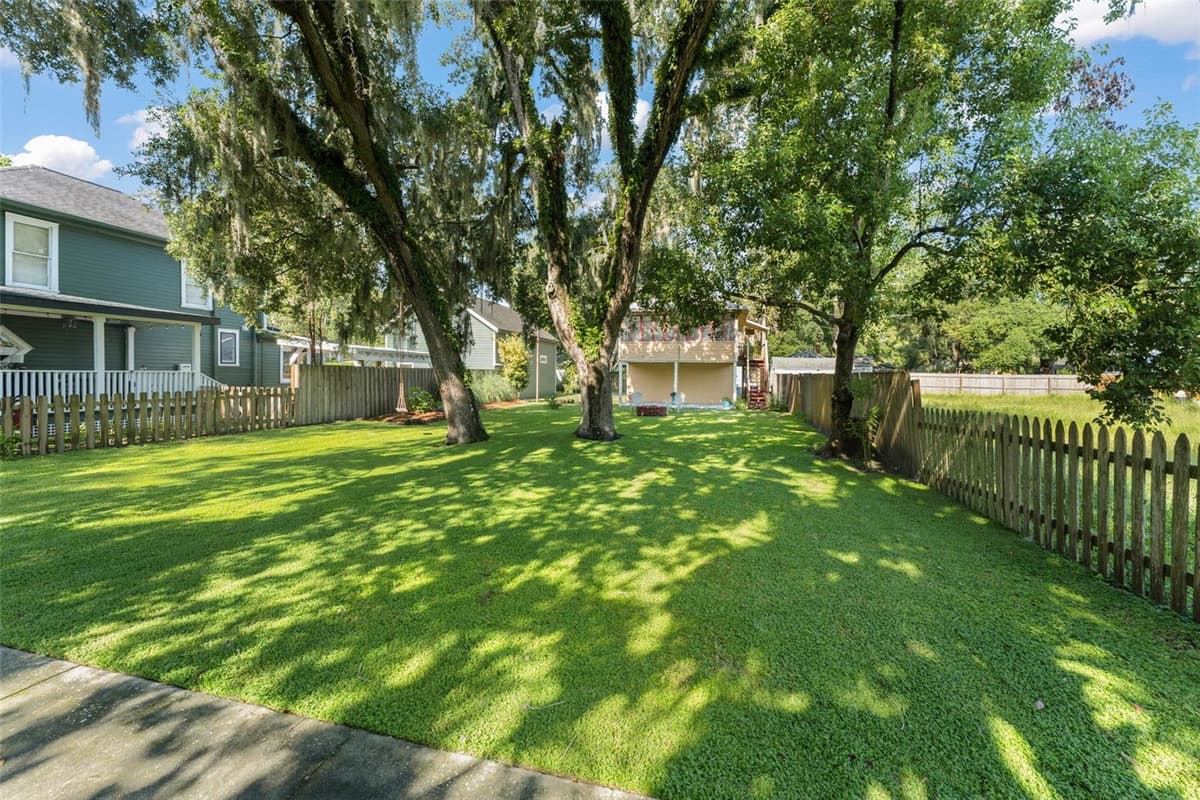 1018 ELM AVENUE — photo 30 of 32