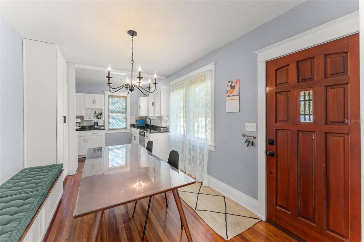 1018 ELM AVENUE — photo 3 of 32