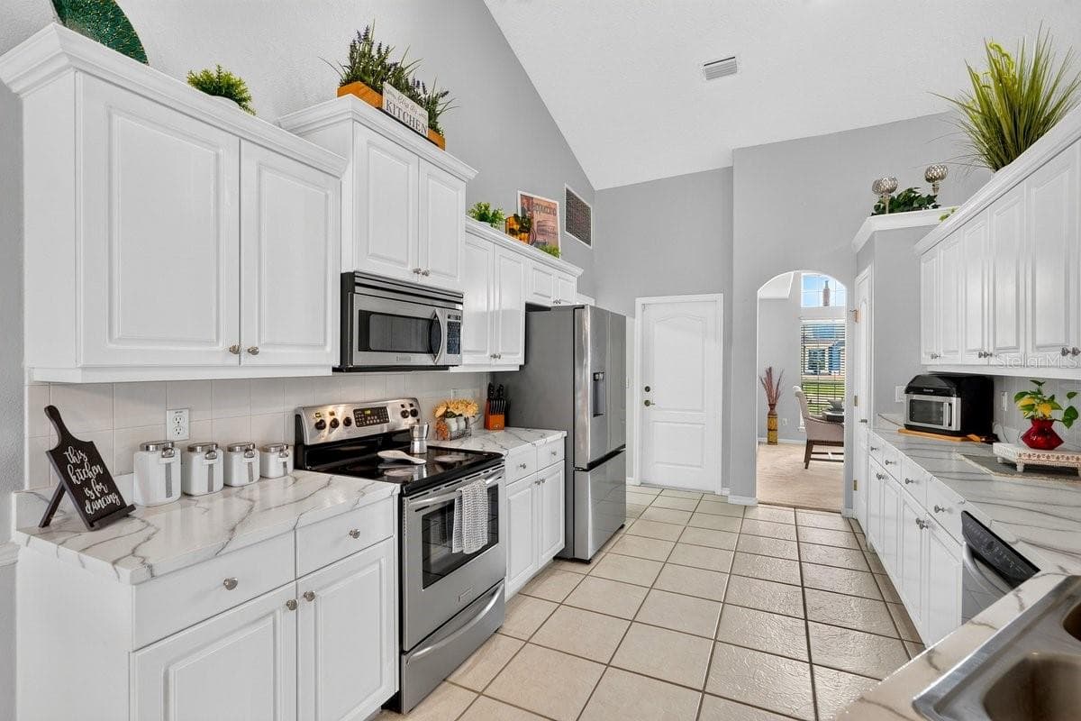 971 LEYBURN DRIVE — photo 5 of 32