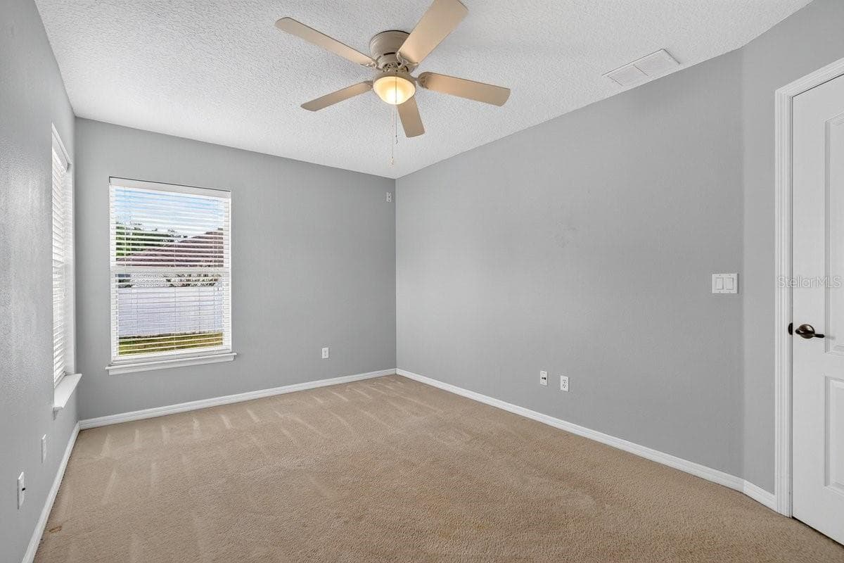 971 LEYBURN DRIVE — photo 10 of 32