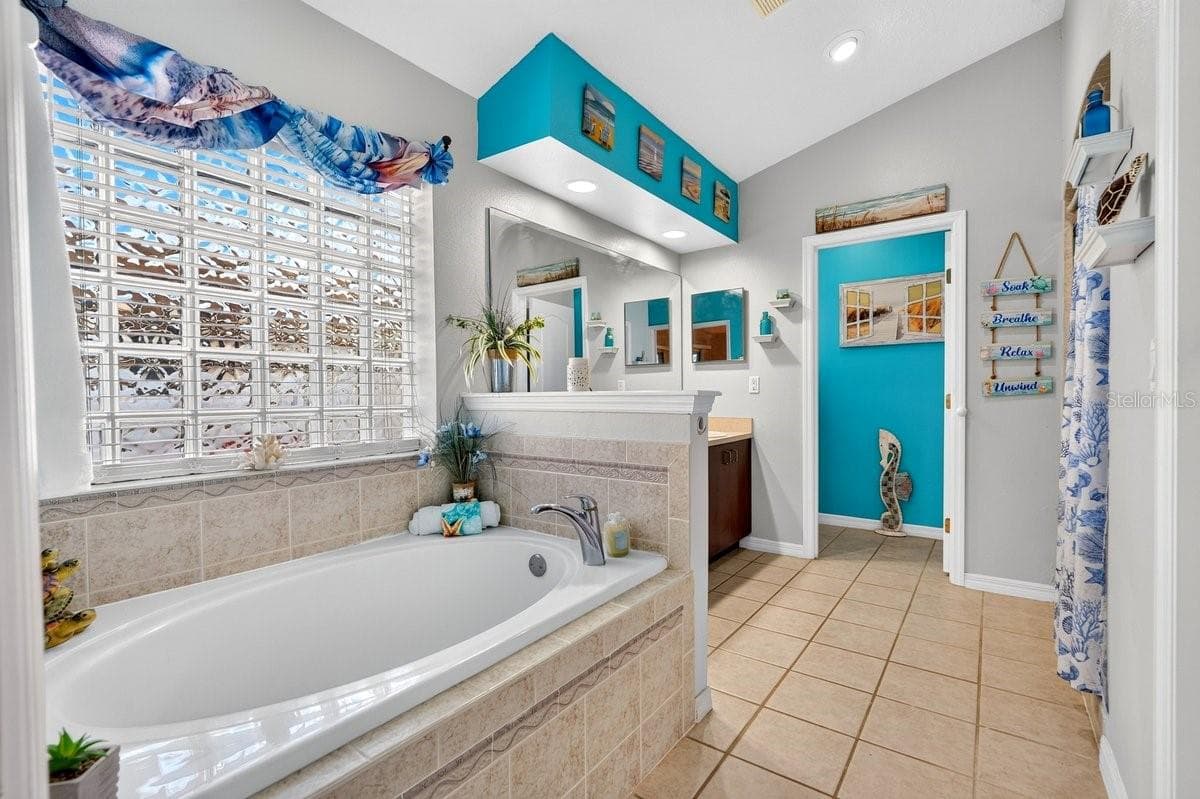 971 LEYBURN DRIVE — photo 12 of 32