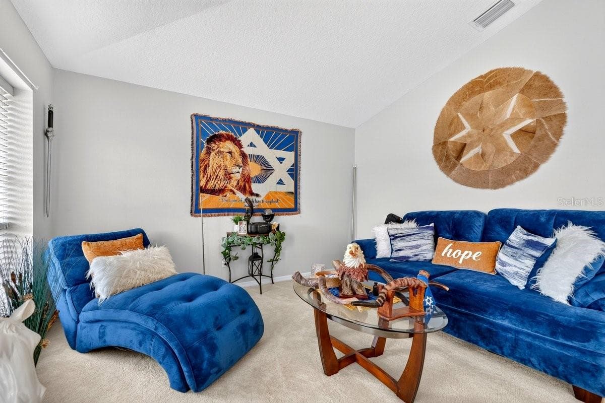971 LEYBURN DRIVE — photo 3 of 32