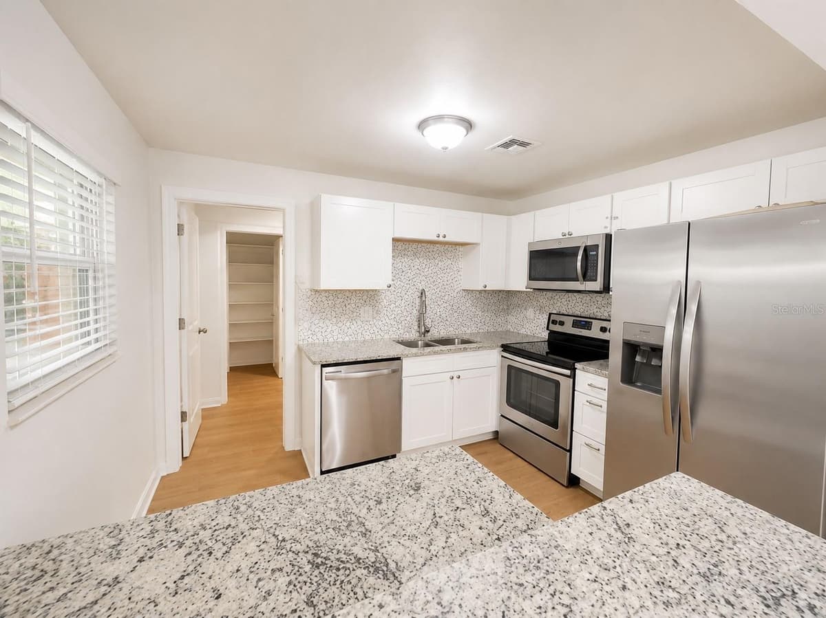44 CORTEZ AVENUE — photo 4 of 17