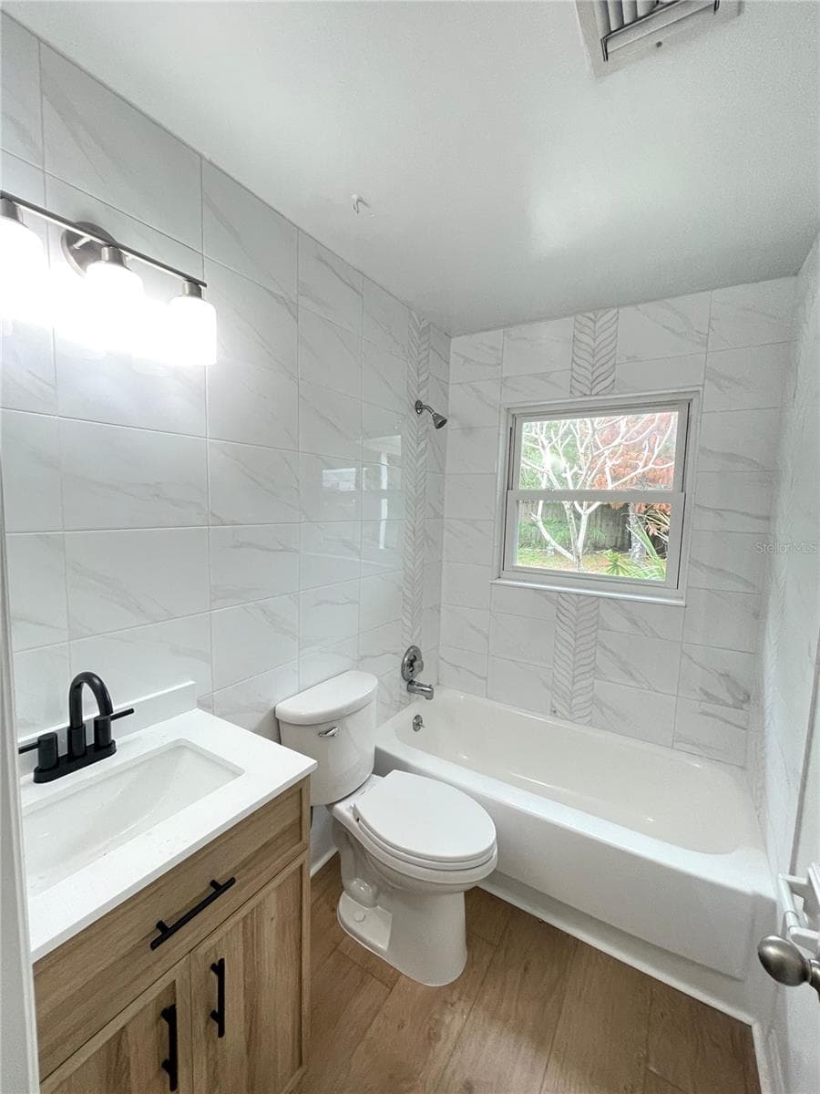44 CORTEZ AVENUE — photo 9 of 17
