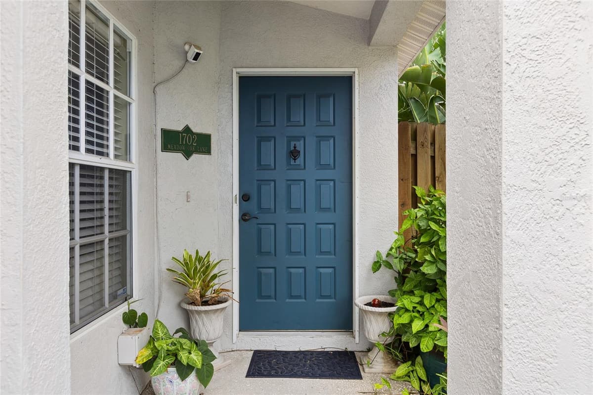 1702 MEADOW OAK LANE — photo 4 of 49