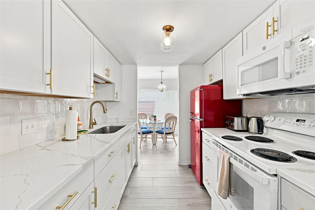 4215 BAY DRIVE — photo 7 of 30
