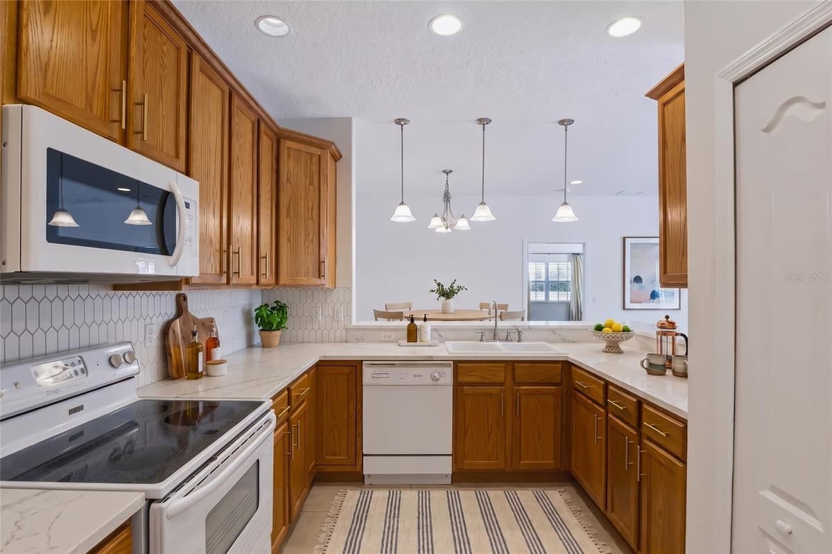 17313 CHATEAU PINE WAY — photo 10 of 47