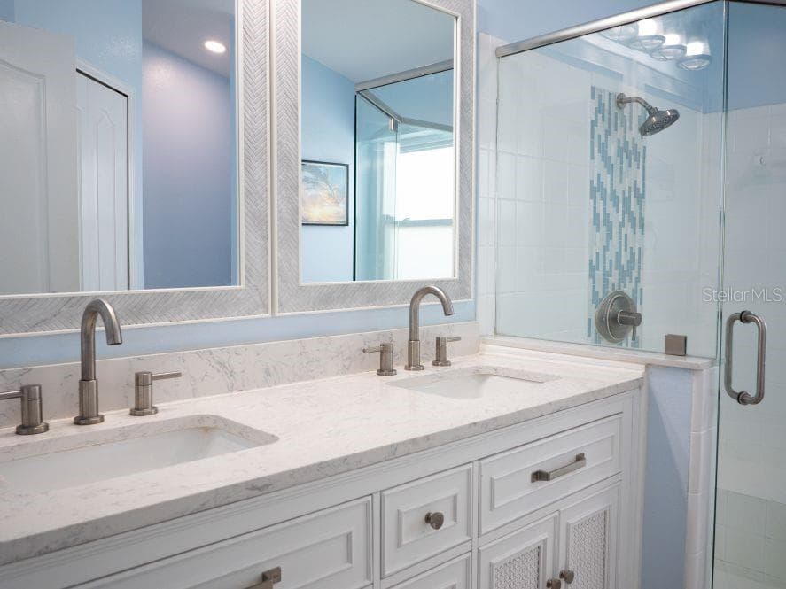 2009 CROSSCREEK COURT — photo 19 of 33