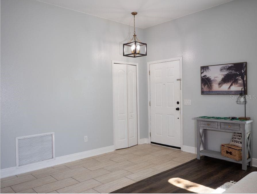 2009 CROSSCREEK COURT — photo 4 of 33