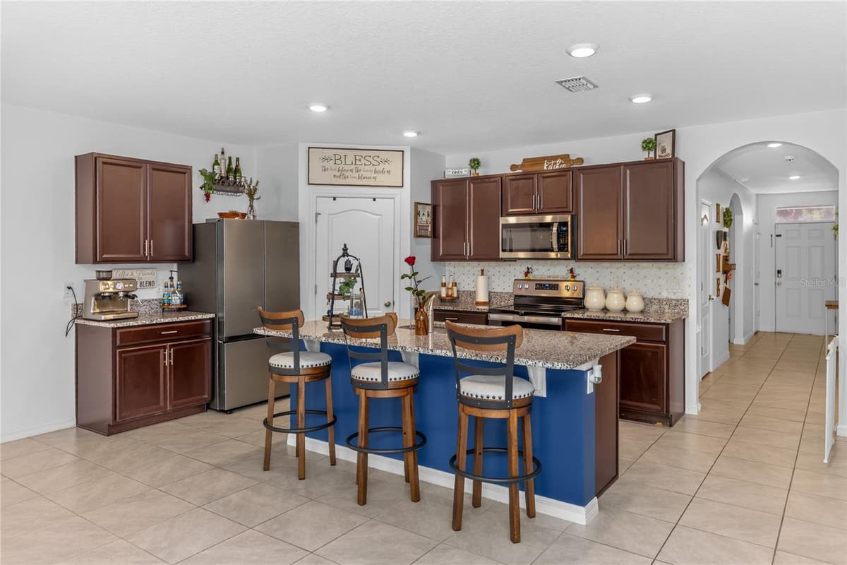 319 CHARLES DRIVE — photo 4 of 29