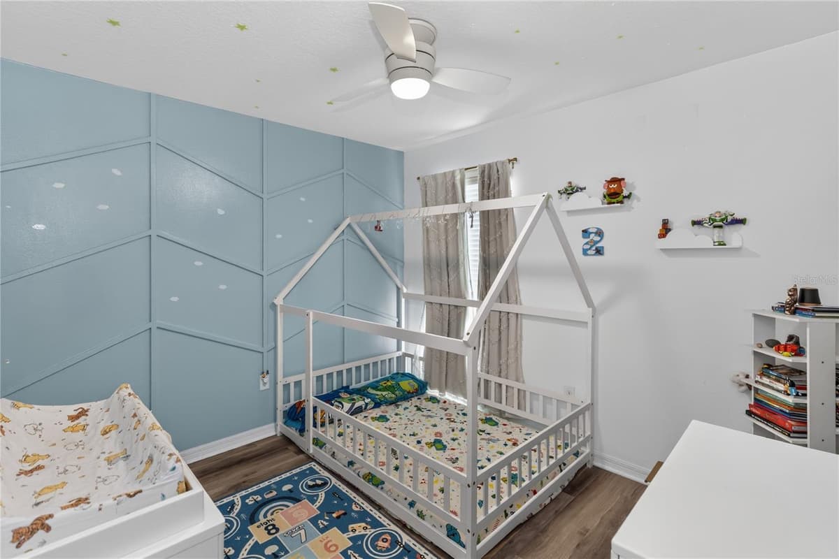 319 CHARLES DRIVE — photo 16 of 29