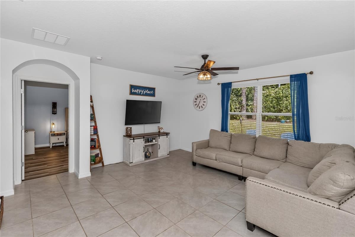 319 CHARLES DRIVE — photo 7 of 29