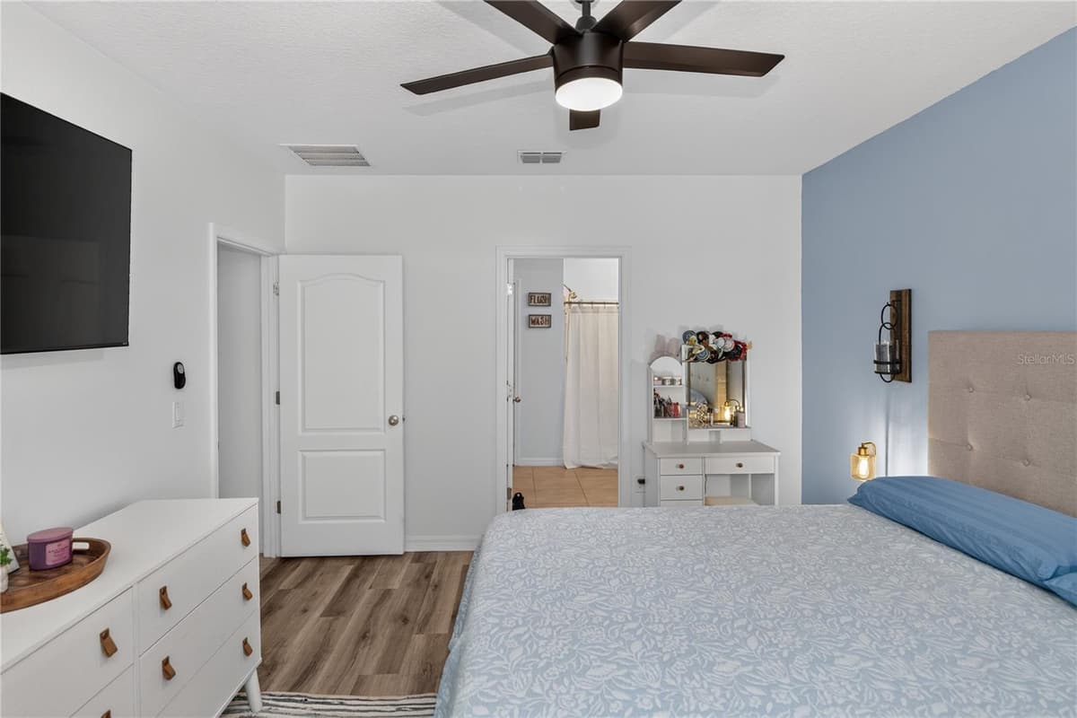 319 CHARLES DRIVE — photo 11 of 29