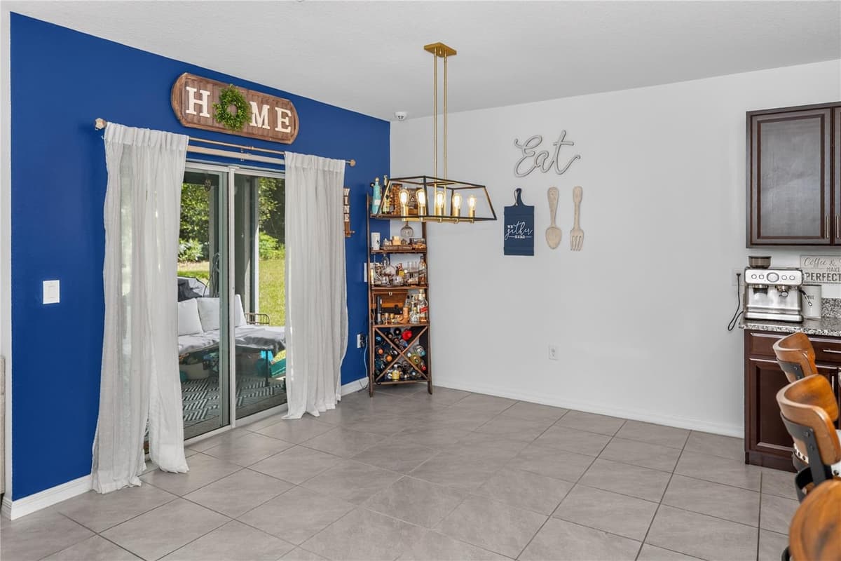 319 CHARLES DRIVE — photo 6 of 29