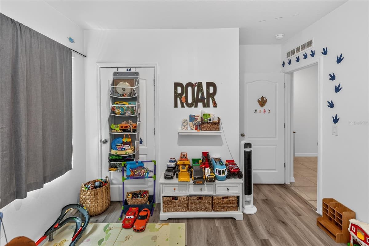 319 CHARLES DRIVE — photo 19 of 29