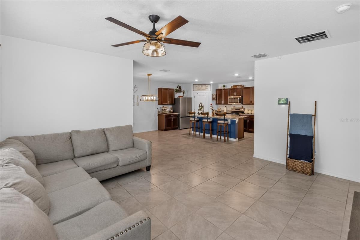 319 CHARLES DRIVE — photo 8 of 29