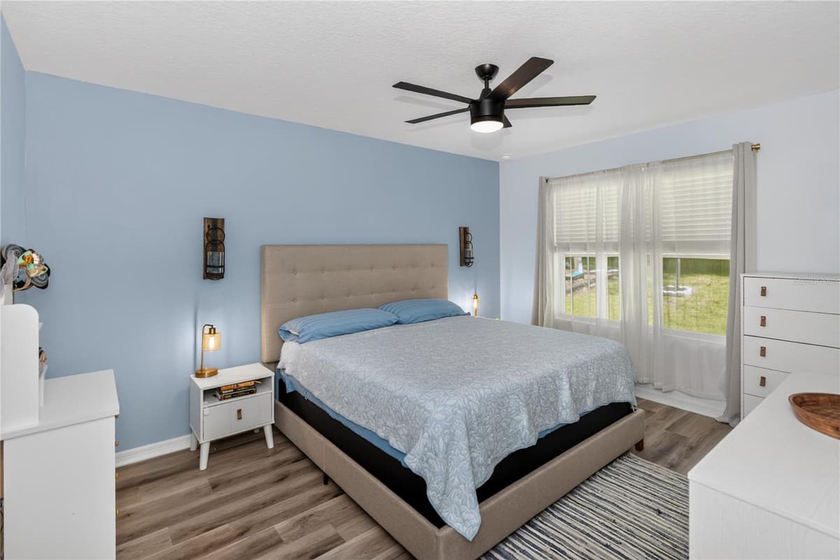319 CHARLES DRIVE — photo 10 of 29