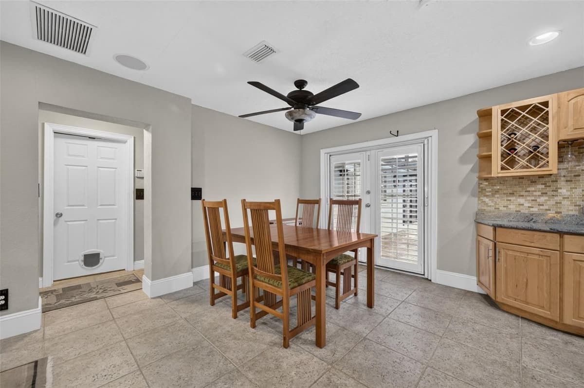 431 ARAPAHO TRAIL — photo 10 of 34