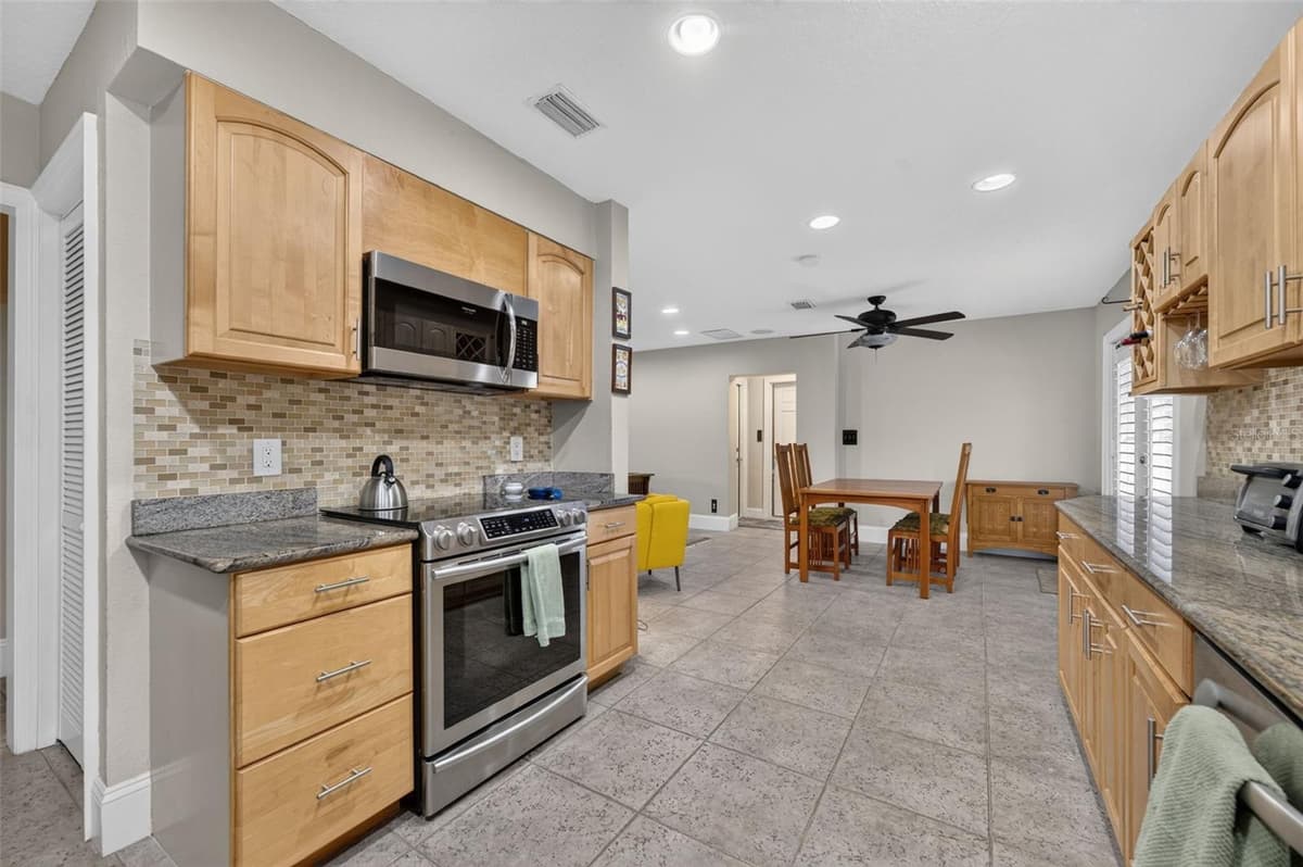 431 ARAPAHO TRAIL — photo 11 of 34
