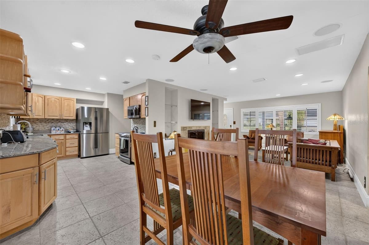 431 ARAPAHO TRAIL — photo 9 of 34