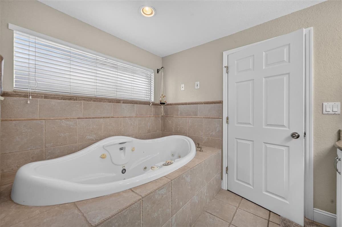 431 ARAPAHO TRAIL — photo 19 of 34