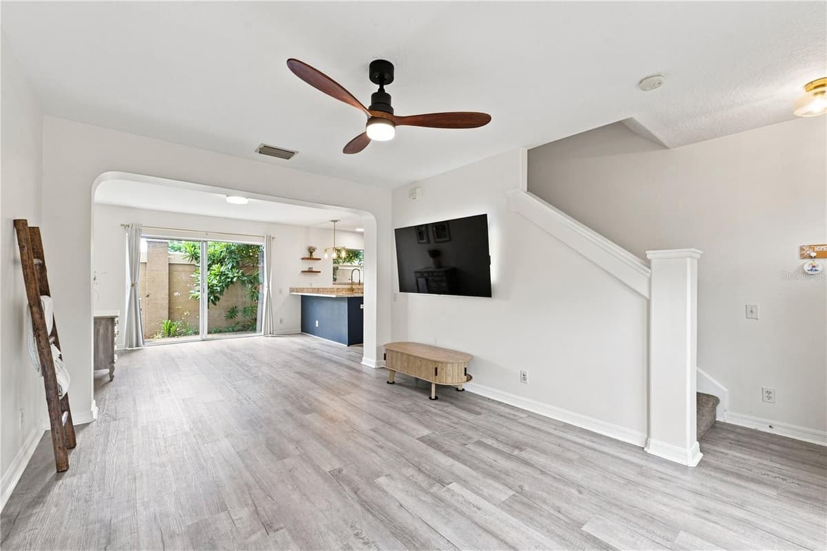 13158 THOROUGHBRED LOOP — photo 5 of 50