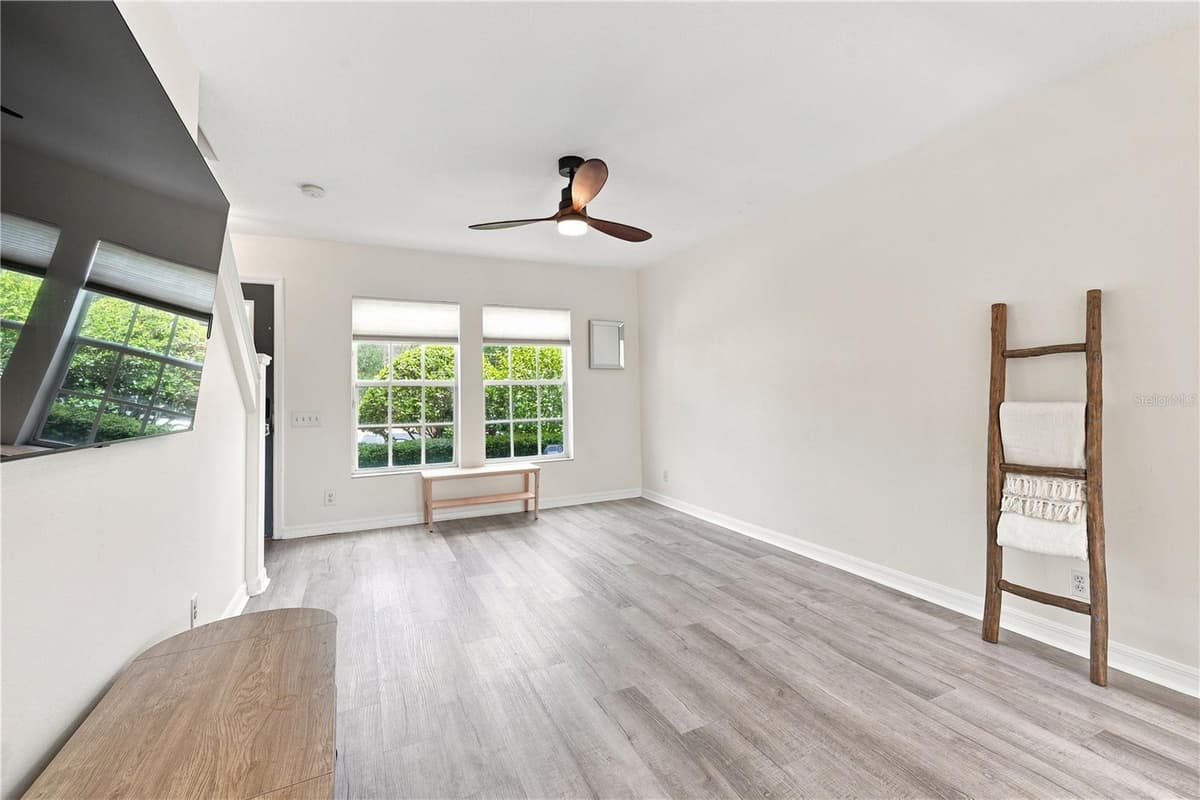 13158 THOROUGHBRED LOOP — photo 4 of 50