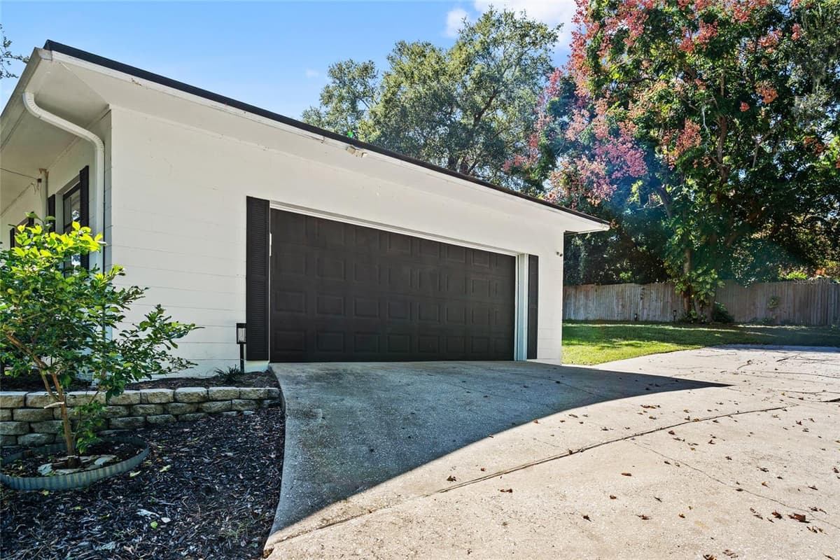 1467 HILLTOP DRIVE — photo 6 of 42