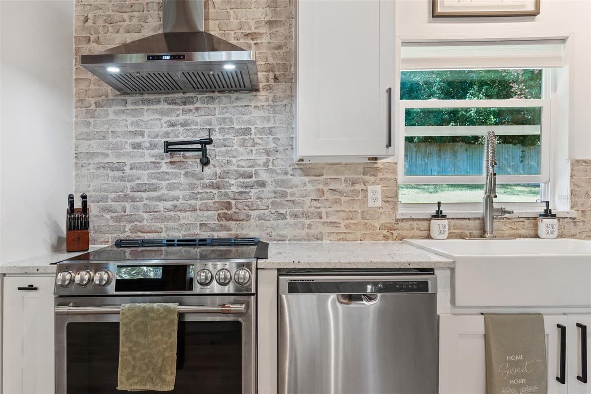 1467 HILLTOP DRIVE — photo 18 of 42