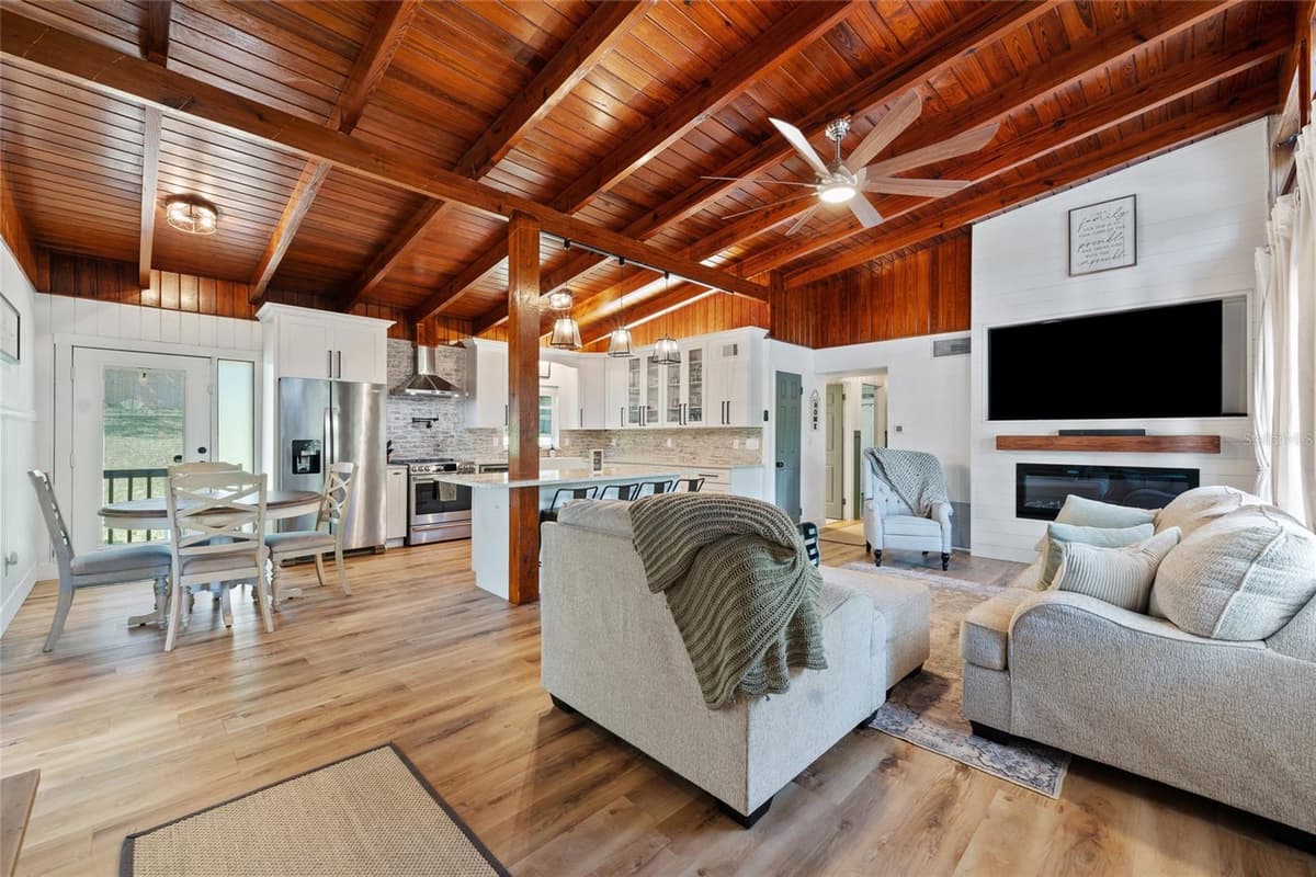 1467 HILLTOP DRIVE — photo 9 of 42