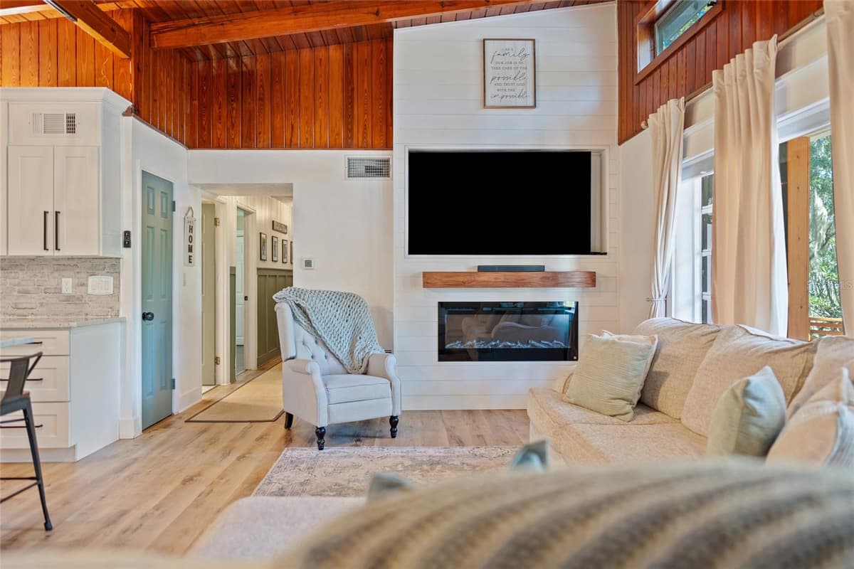 1467 HILLTOP DRIVE — photo 11 of 42