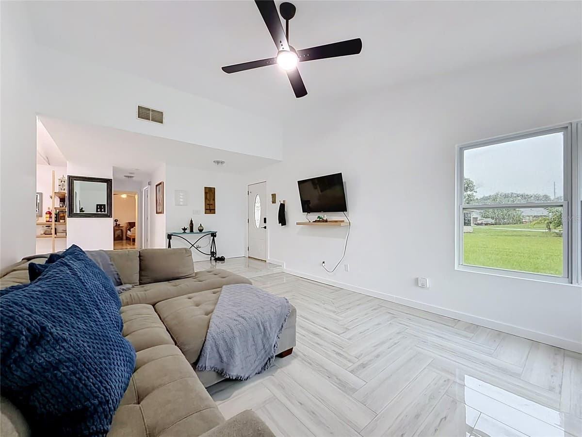 635 BONIVIEW LANE — photo 11 of 43